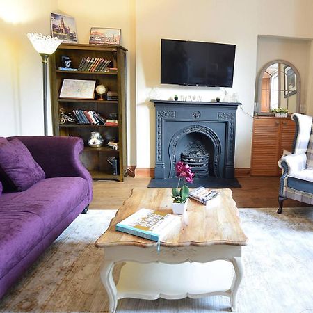 Joivy Classic Apt With Castle Views In Old Town Edinburgh Exterior photo