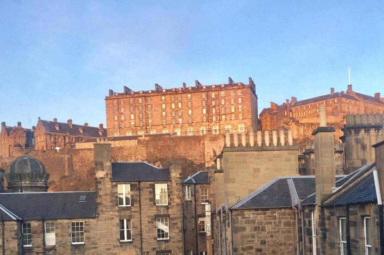 Joivy Classic Apt With Castle Views In Old Town Edinburgh Exterior photo